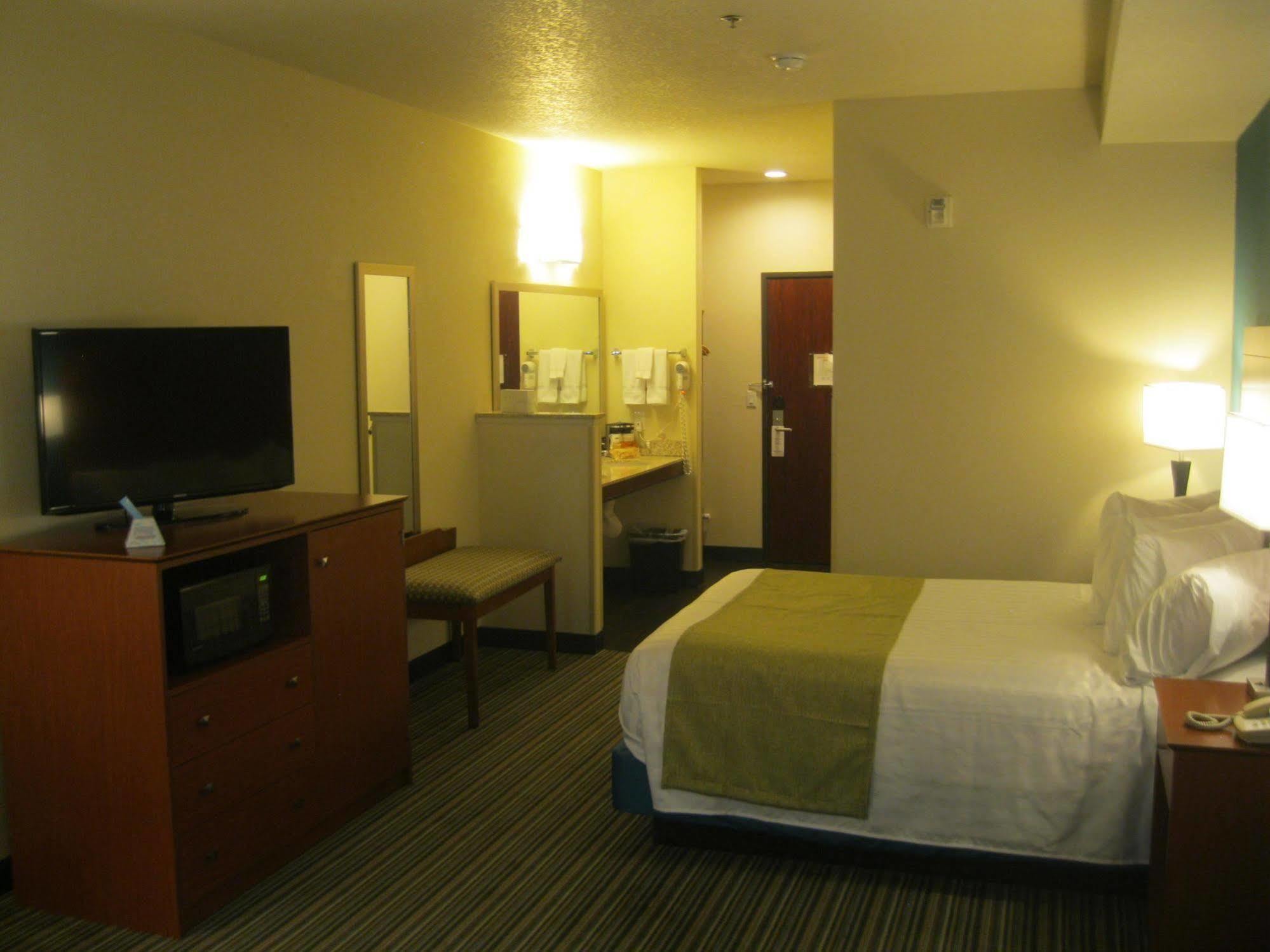 Best Western Liberty Inn Dupont Jblm Exterior photo